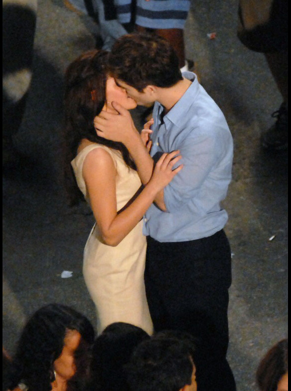 Robert Pattinson et Kristen Stewart sur le tournage de Twilight chapitre 4 : Breaking Dawn à Rio de Janeiro au Brésil le 7 novembre 2010