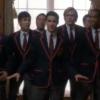 Dans son nouveau lycée, Kurt écoute la chanson Teenage Dream de Kary Perry et admire le show dans la série Glee