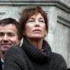 Jane Birkin lors du rassemblement le jour de la libération de l'opposante à la junte birmane Aung San Suu Kyi sur le parvis de l'Hôtel de Ville à Paris le 13 novembre 2010