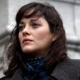 Marion Cotillard lors du rassemblement le jour de la libération de l'opposante à la junte birmane Aung San Suu Kyi sur le parvis de l'Hôtel de Ville à Paris le 13 novembre 2010