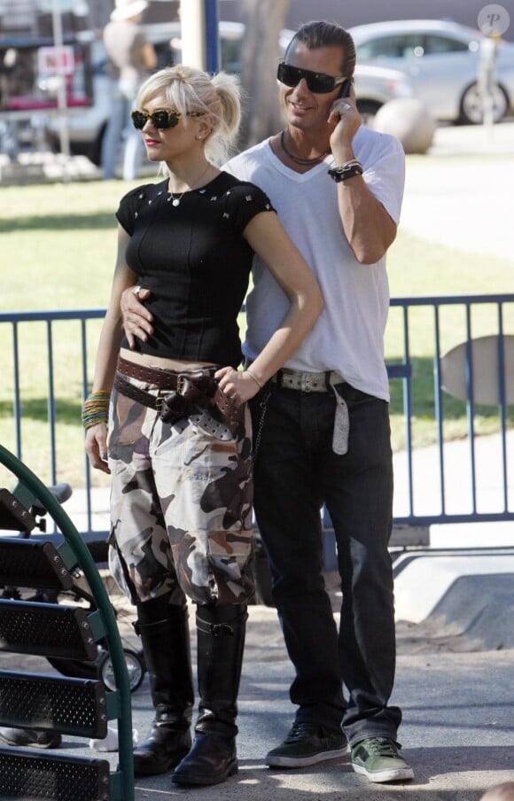 Gwen Stefani et son mari Gavin Rossdale  (13 novembre 2010 dans un parc de West Hollywood)