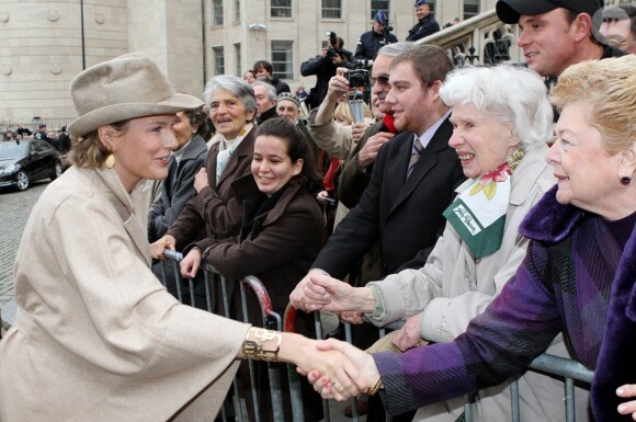 Les royaux belges se sont réunis, comme chaque 15 novembre, pour la Fête du Roi 2010. Le prince héritier Philippe et la princesse Mathilde ont été acclamés à leur arrivée, tandis que la princesse Astrid n'était pas difficile à identifier...