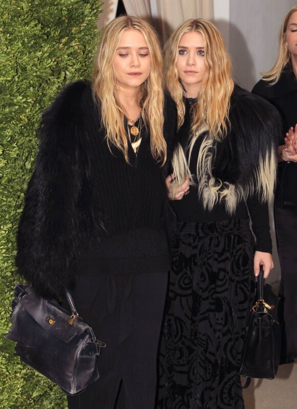 Les jumelles Mary-Kate et Ashley Olsen lors de la soirée Vogue Awards à New York le 15 novembre 2010