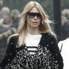 Claudia Schiffer dans les rues de Londres le 16 novembre 2010 avec look au top . Bravo pour le sac Coco Cocoon de Chanel.