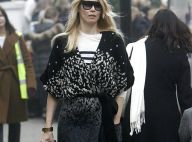 Claudia Schiffer, lookée de la tête aux pieds, donne une belle leçon !