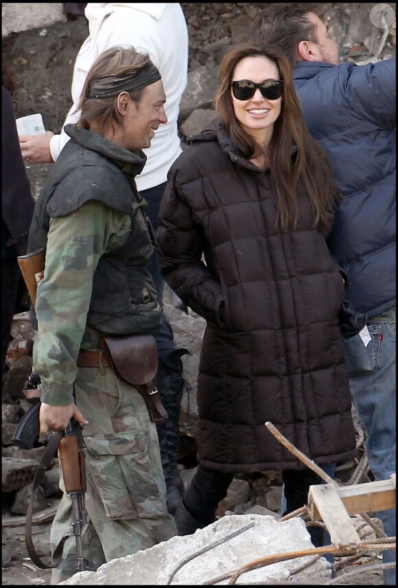 Angelina Jolie sur le tournage de son premier film en tant que réalisatrice, en Hongrie, en novembre 2010.