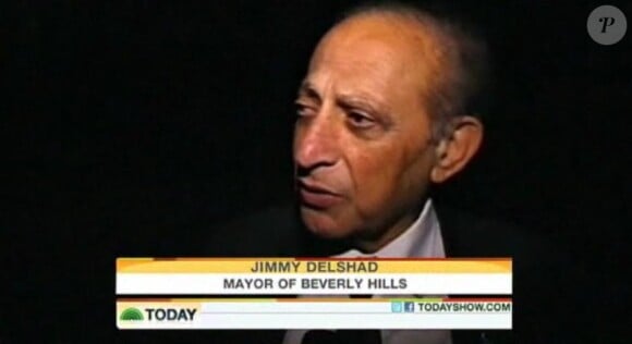 Jimmy Delshad, maire de Beverly Hills, s'expriment devant les caméra de NBC.