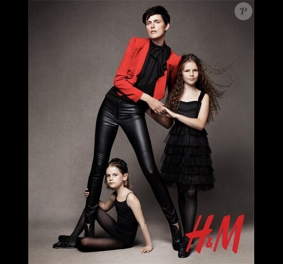 Stella Tennant et ses filles Cecily et Jasmine, pour la campagne de Noël signée H&M