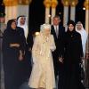 Mercredi 25 novembre 2010, la reine Elizabeth II entamait une visite officielle de 5 jours dans le golfe, accompagnée de son époux et de leur fils Andrew, duc d'York. Dès son arrivée à Abu Dhabi, elle a été emmenée à la mosquée Sheikh Zhayed.