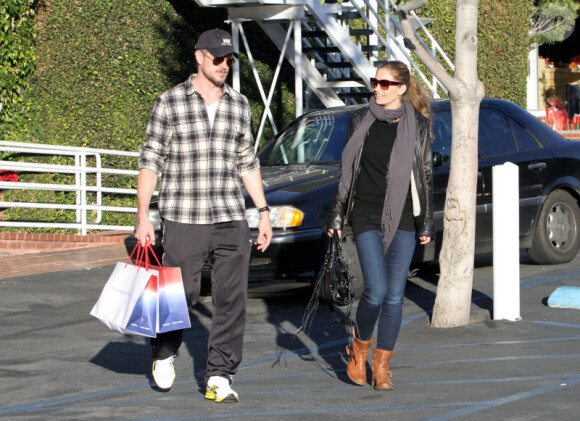 Rebecca Gayheart et Eric Dane s'octroient une pause shopping, samedi 27 novembre 2010, à Los Angeles.