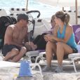 Lance Armstrong et sa femme Anna, ainsi que leurs enfants Max et Olivia, à la plage à Miami le 30 novembre 2010
