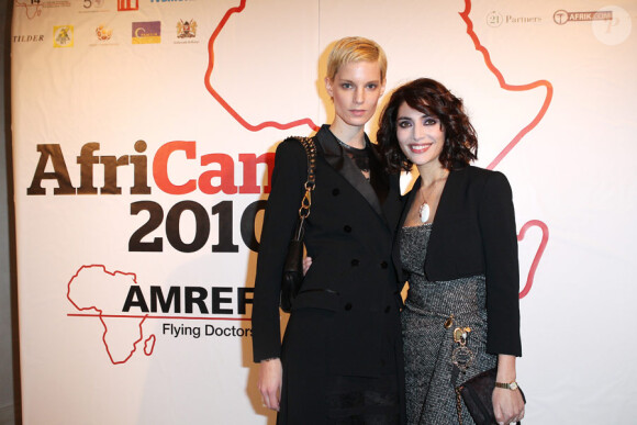 Iris Strubegger et Caterina Murino lors du gala AfriCAN le 29 novembre 2010 à Paris