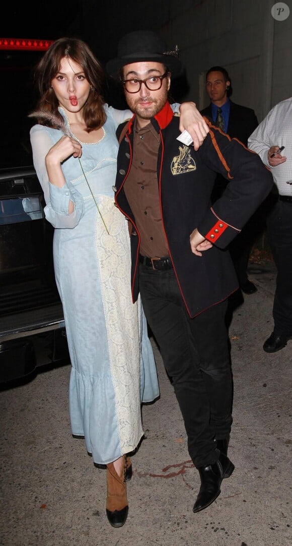 Charlotte Kemp Muhl et Sean Lennon à Los Angeles, le 18 novembre 2010.