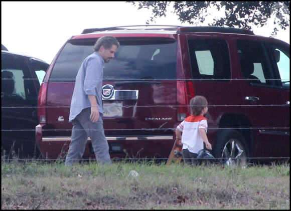La famille Spears et Jason Trawick, petit ami de Britney, partagent un moment dans le jardin de la maison familiale de Kentwood, en Louisiane, jeudi 25 novembre.