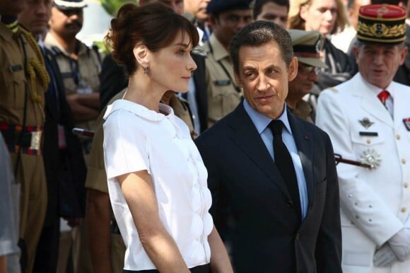 Nicolas Sarkozy et Carla Bruni, superbe en Inde, lors d'un hommage rendu aux victimes des attentats de Bombay en 2008, le 7 décembre 2010.
