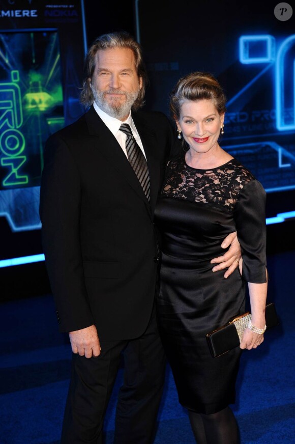 Jeff Bridges et sa femme Susan, à l'occasion de l'avant-première hollywoodienne de Tron Legacy, qui s'est tenue au El Capitan Theatre, à Los Angeles, le 11 décembre 2010.