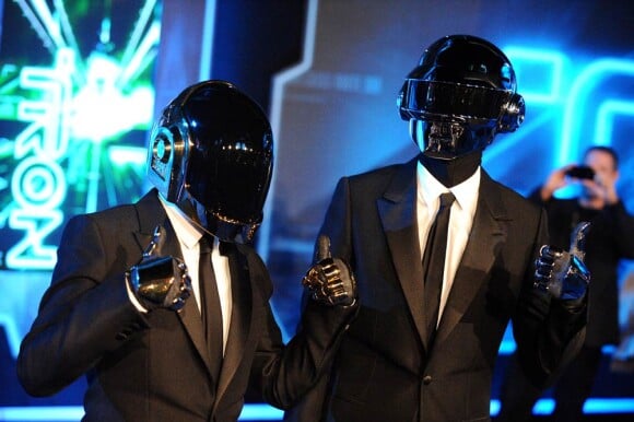 Les Daft Punk, à l'occasion de l'avant-première hollywoodienne de Tron Legacy, qui s'est tenue au El Capitan Theatre, à Los Angeles, le 11 décembre 2010.