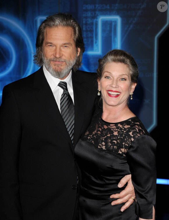 Jeff Bridges et sa femme Susan, à l'occasion de l'avant-première hollywoodienne de Tron Legacy, qui s'est tenue au El Capitan Theatre, à Los Angeles, le 11 décembre 2010.