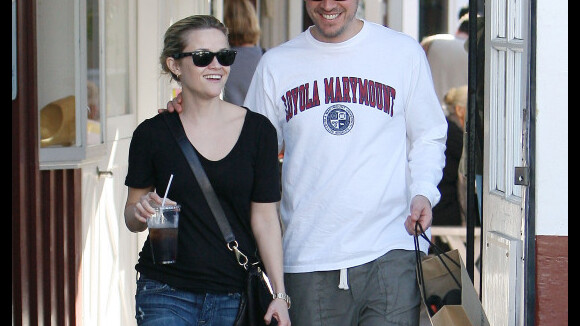 Reese Witherspoon : au coté de son homme, elle ne s'arrête plus de sourire !