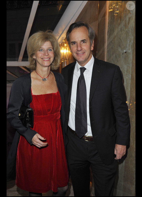 Bernard de la Villardière et son épouse lors de la 34e cérémonie des Best Awards le 13 décembre 2010 au salon Hoche à Paris