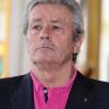 Remise de médailles au ministère de la Culture, à Paris le 15 décembre : Alain Delon