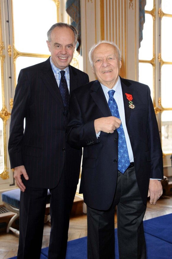 Remise de médailles au ministère de la Culture, à Paris le 15 décembre : Frédéric Mitterrand et Claude Bolling