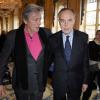 Remise de médailles au ministère de la Culture, à Paris le 15 décembre : Alain Delon et Frédéric Mitterrand