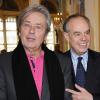 Remise de médailles au ministère de la Culture, à Paris le 15 décembre : Alain Delon et Frédéric Mitterrand