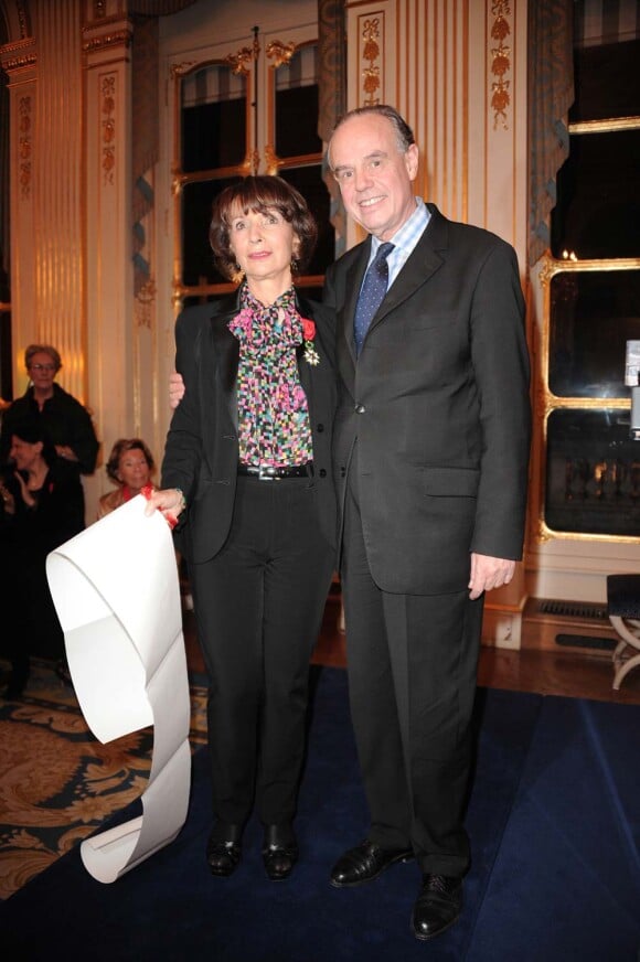 Remise de médailles au ministère de la culture, le 14 décembre 2010 à Paris : Nicole Lattès et Frédéric Mitterrand