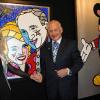 Du 17 au 20 décembre 2010, l'artiste brésilien résidant à Miami Romero Britto présente d'étonnants portraits au Carrousel du Louvre. Buzz Aldrin et sa femme Lois devant leur portrait.