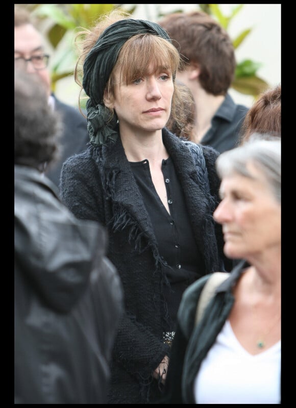 Virginie Lemoine aux obsèques de Ginette Garcin, en juin 2010