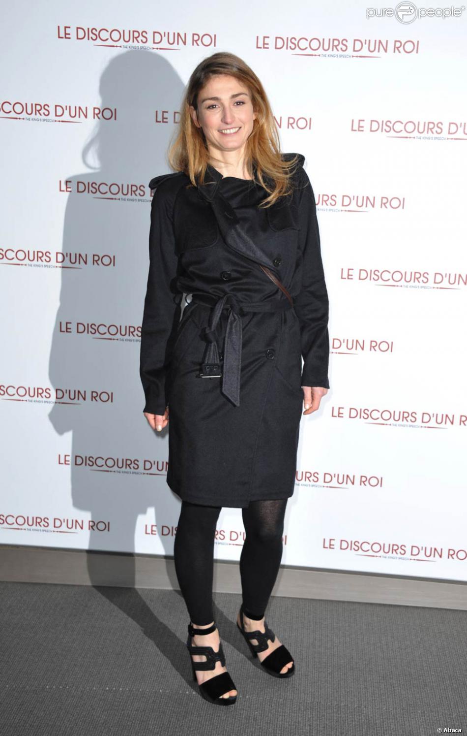 Julie Gayet A L Occasion De L Avant Premiere Du Discours D Un Roi Dans L Enceinte De L Ugc Normandie A Paris Le 4 Janvier 2011 Purepeople