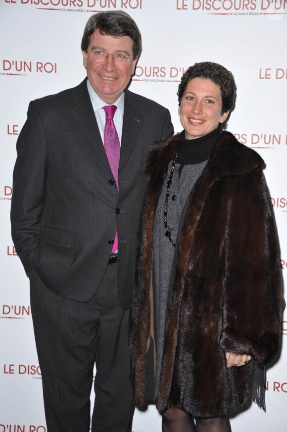 Xavier Darcos et sa femme, à l'occasion de l'avant-première du Discours d'un roi, dans l'enceinte de l'UGC Normandie, à Paris, le 4 janvier 2011.