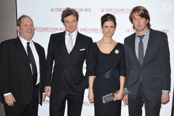 Harvey Weinstein, Colin Firth et sa femme Livia Giuggioli, et le réalisateur Tom Hooper, à l'occasion de l'avant-première du Discours d'un roi, dans l'enceinte de l'UGC Normandie, à Paris, le 4 janvier 2011.