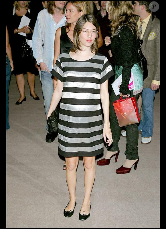 Enceinte Sofia Coppola porte la robe trapèze à rayures à merveille à New York, le 12 septembre 2006.