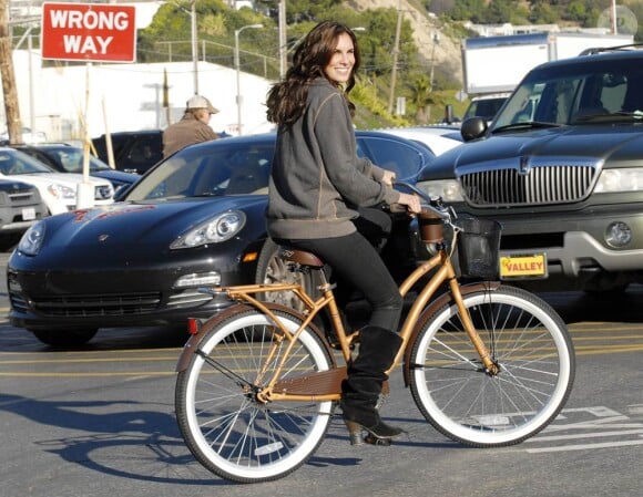 Chris O'Donnell, L.L. Cool J, Daniela Ruah et Eric Christian Olsen sur le tournage de "NCIS: Los Angeles" le 4 janvier 2011 à Malibu