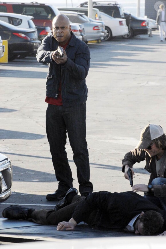 Chris O'Donnell, L.L. Cool J, Daniela Ruah et Eric Christian Olsen sur le tournage de "NCIS: Los Angeles" le 4 janvier 2011 à Malibu