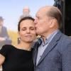 Robert Duvall, honoré devant le Grauman's Chinese Theater à Los Angeles le 5 janvier 2011. Il est aux anges avec sa bien-aimée, Luciana Pedraza