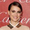Natalie Portman arbore une belle bague de fiancée lors du festival international du film de Palm Springs le 8 janvier 2011