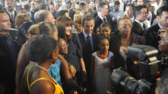 Carla et Nicolas Sarkozy : Leur bain de foule aux Antilles !