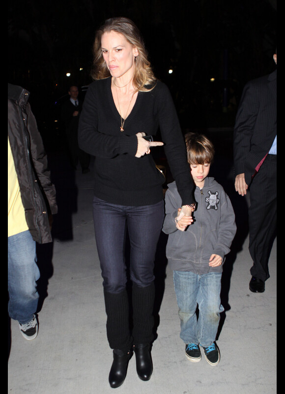 Hilary Swank et son beau-fils Sam Campisi vont diner à Los Angeles, le 7 janvier 2011.