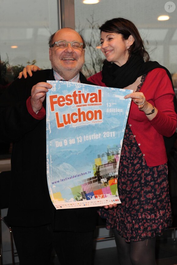 Zabou Breitman et Serge Moati assistent à la conférence de presse du festival de Luchon 2011, à Paris, mercredi 12 janvier 2011.