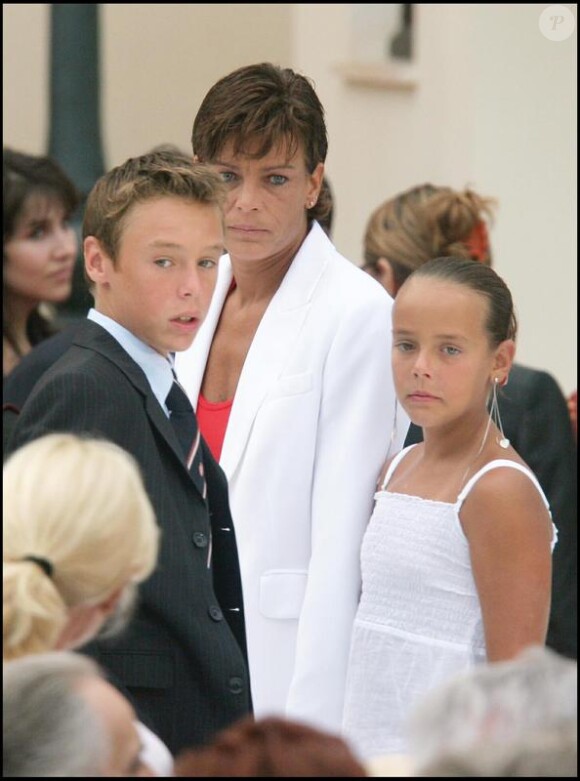 Stéphanie de Monaco avec ses enfants Louis et Pauline en 2005 
