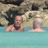Julio Iglesias batifole durant vacances à Punta Cana, en République Dominicaine. Janvier 2011
