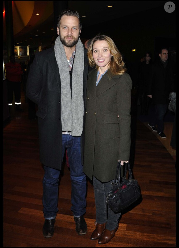 Anne Marivin et son mari lors de l'avant-première de Rien à déclarer au cinéma Pathé d'Ivry-sur-Seine le 24 janvier 2011