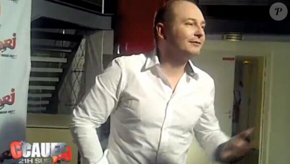 Cauet réclame des explications à Bruno Mars et Difool sur Skyrock, le 27 janvier 2011
