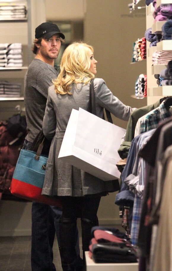 Carrie Underwood et Mike Fisher, qui se sont mariés en juillet 2010, en pleine séance shopping à New York le 29 janvier 2011.