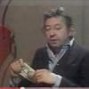 Gainsbourg brûle un billet de 500 francs en direct !