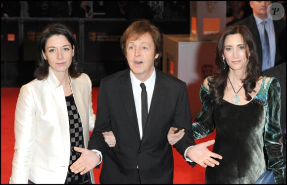 Paul McCartney avec sa fille Mary et sa compagne Nancy lors des BAFTA awards le 13 février 2011