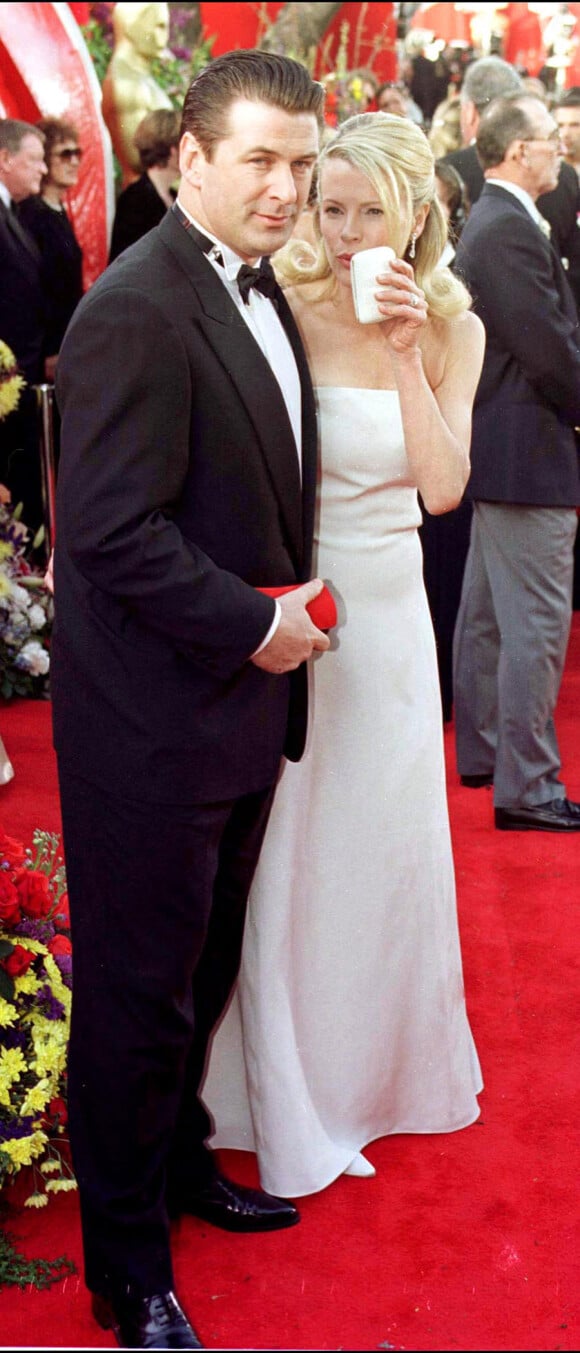Alec Baldwin et Kim Basinger en 1999 aux Oscars